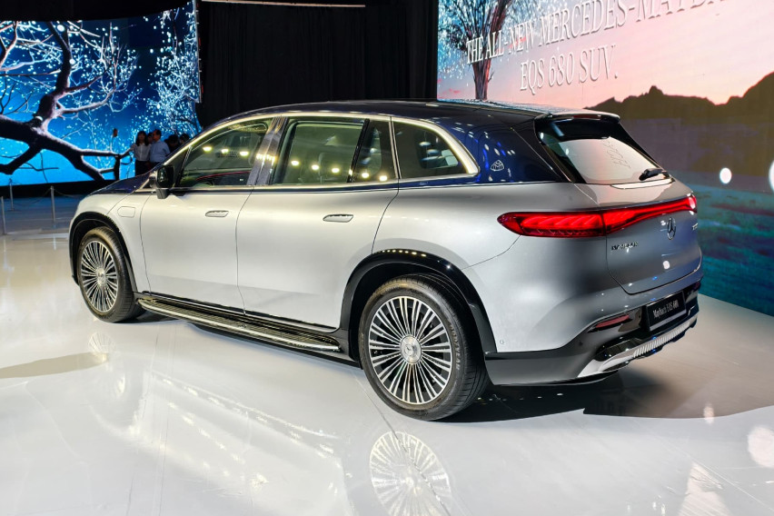 Mercedes Maybach EQS SUV rear view