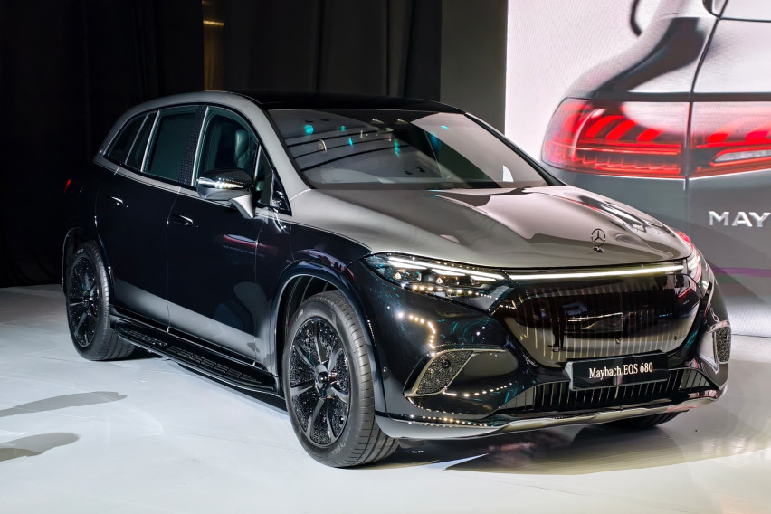 Mercedes Maybach EQS Night Series package 