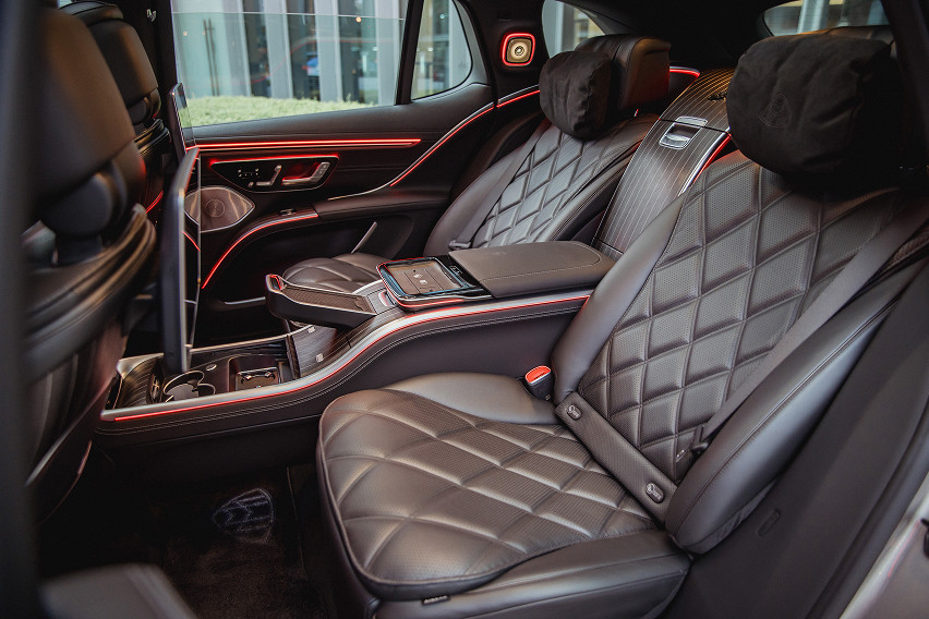 Maybach EQS 680 Night Series rear seats