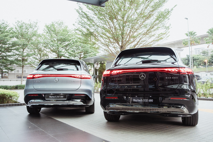 Maybach EQS 680 & EQS 680 Night Series rear view