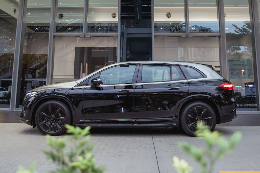 Mercedes Maybach EQS SUV side profile