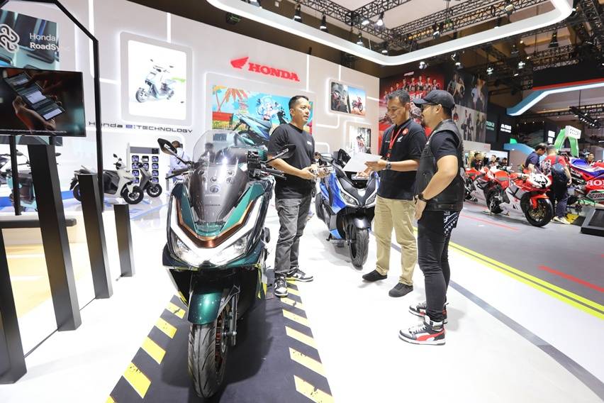 New Honda PCX160 Jadi Favorit di IIMS 2025, Laku 156 Unit!