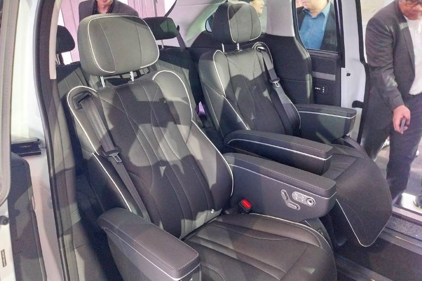 Xpeng X9 interior
