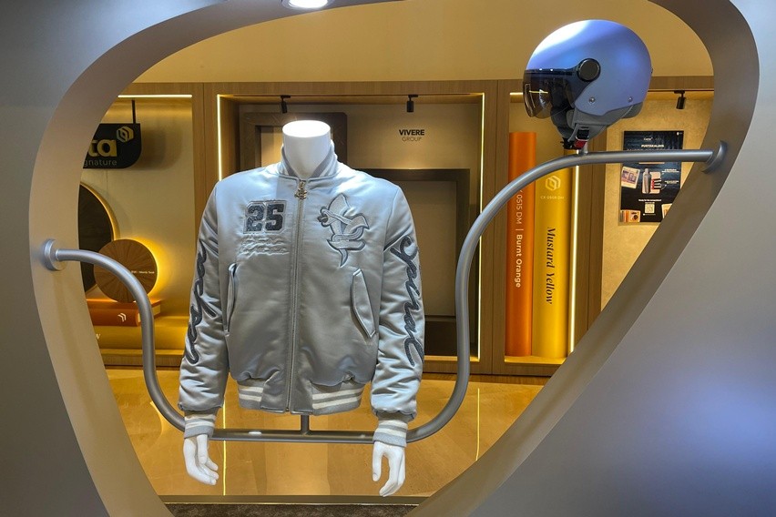 MerchandApparel resmi Vespa 946 Snake Editionise resmi Vespa 946 Snake Edition