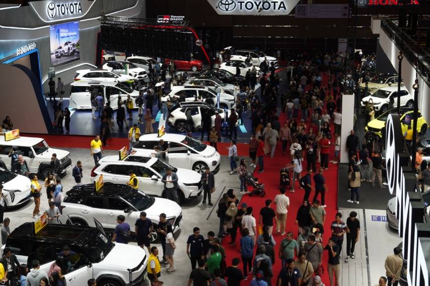 Transaksi IIMS 2025 Tembus Rp8 Triliun dan Jumlah Pengunjung Melonjak Transaksi IIMS 2025 Tembus Rp8 Triliun dan Jumlah Pengunjung Melonjak