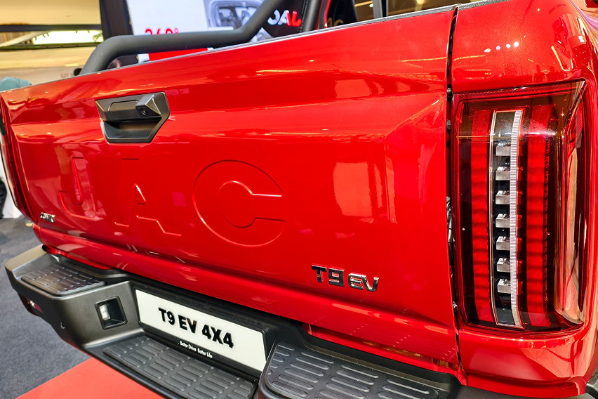 JAC T9 EV rear