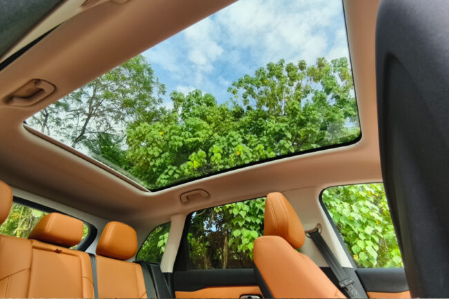 Leapmotor C10 panoramic roof