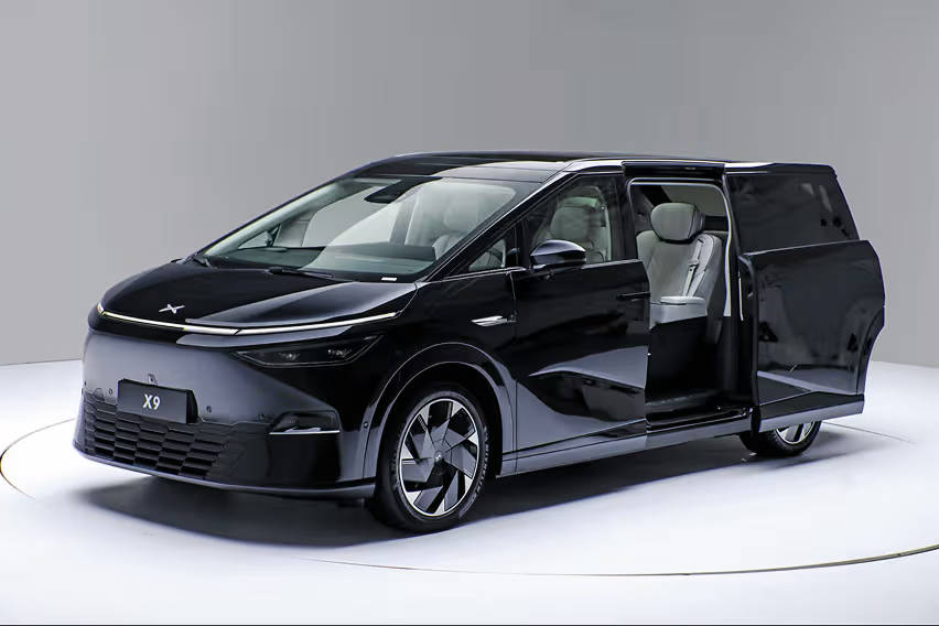 Xpeng X9 front