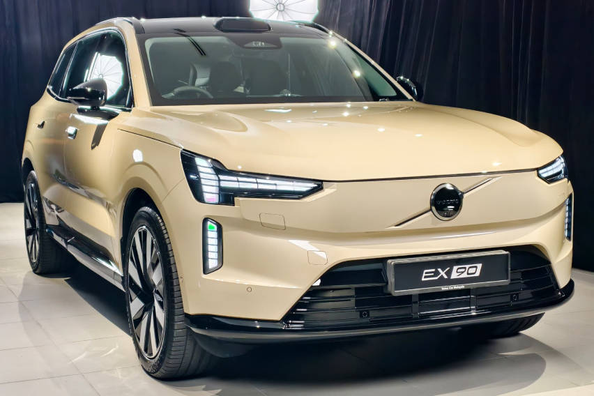 Volvo ex90 malaysia front view