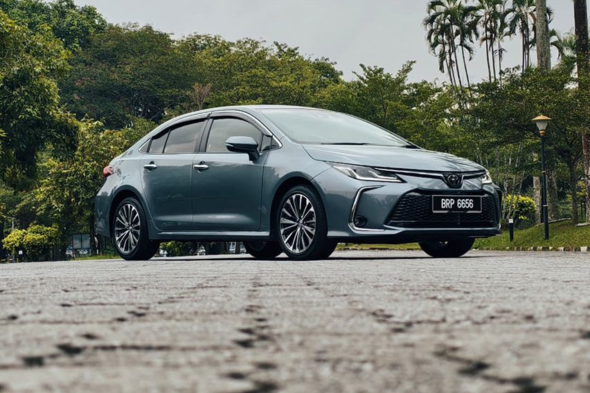 Toyota Corolla Sedan front view