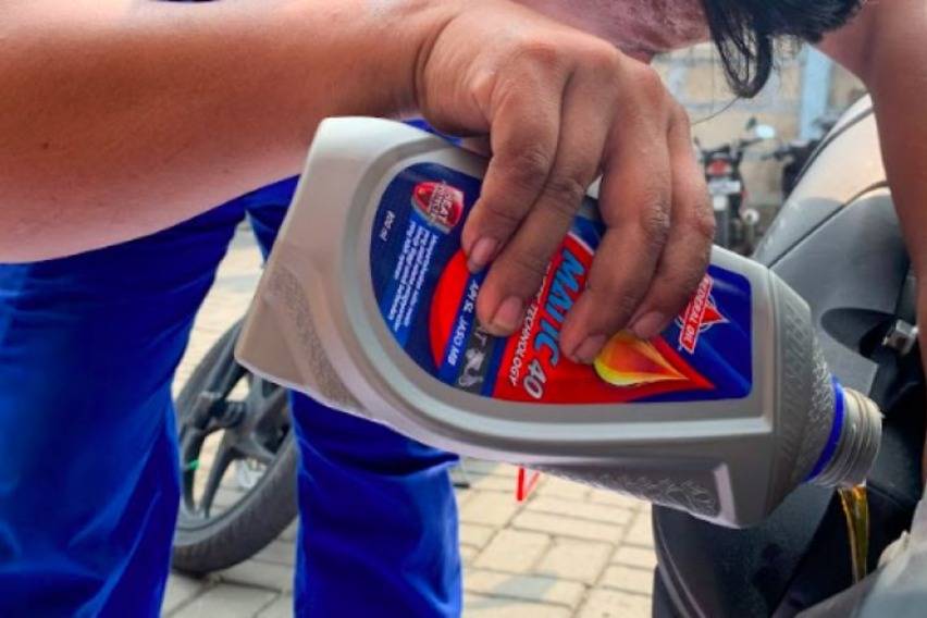 Cara Federal Oil Ingatkan Pentingnya Penggantian Oli Sepeda Motor Cara Federal Oil Ingatkan Pentingnya Penggantian Oli Sepeda Motor