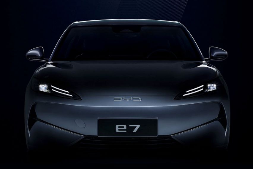 Here’s the first glimpse of BYD’s new electric sedan, the e7 