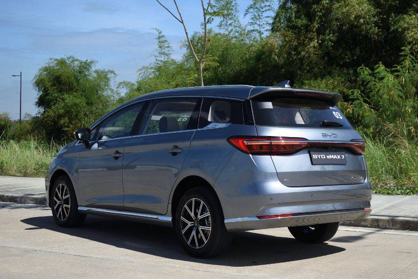 BYD eMAX 7