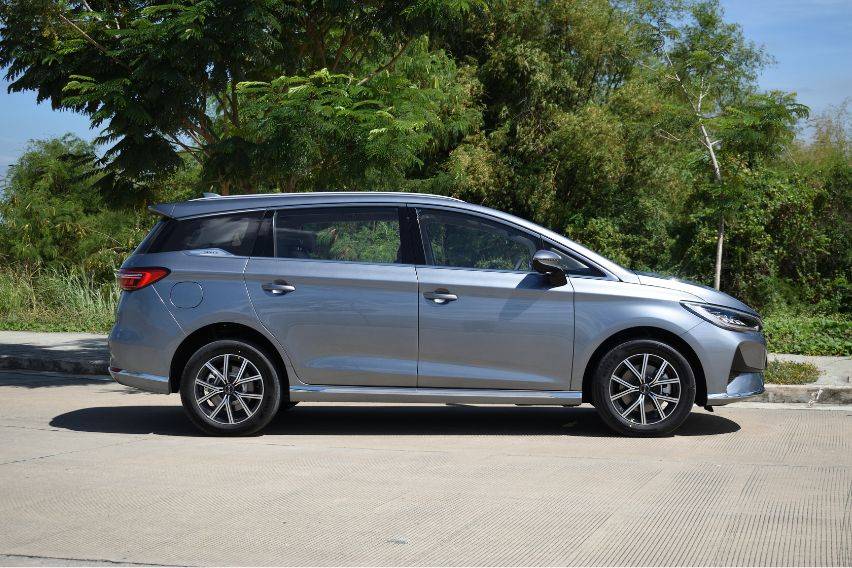 BYD eMAX 7