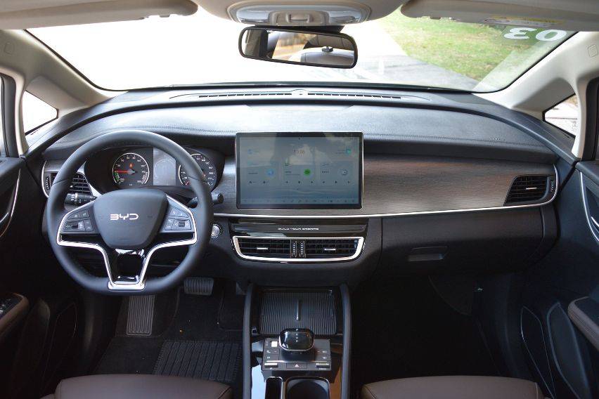 BYD eMAX 7