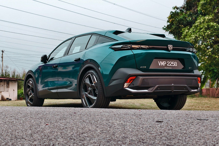 Peugeot 408 rear view
