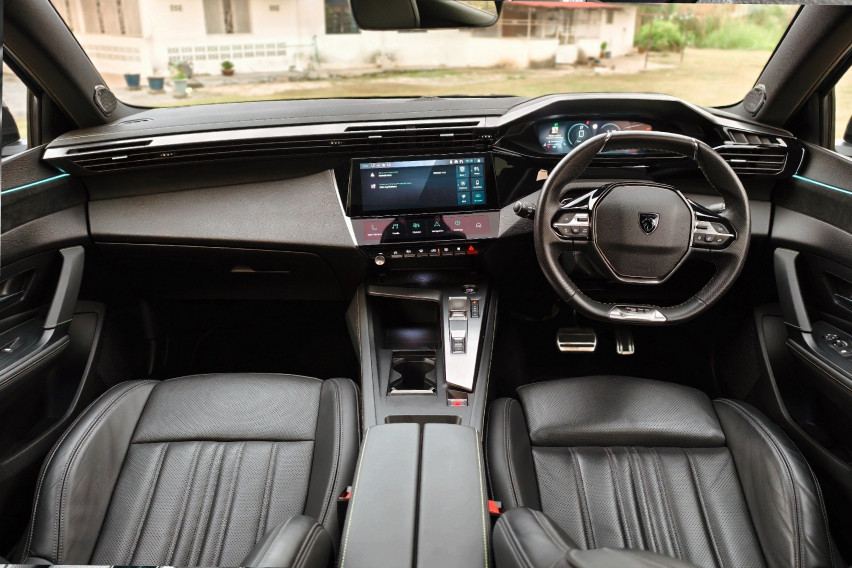 Peugeot 408 i cockpit