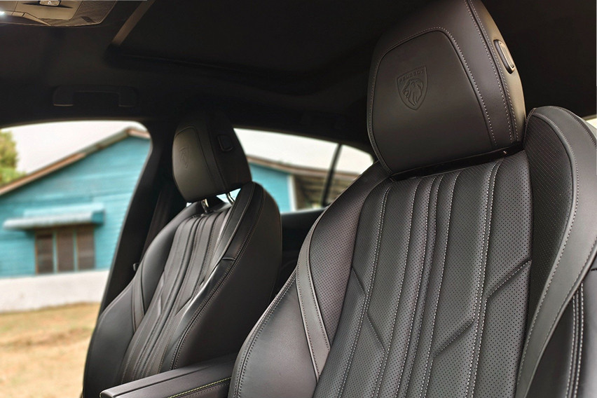 Peugeot 408 seats