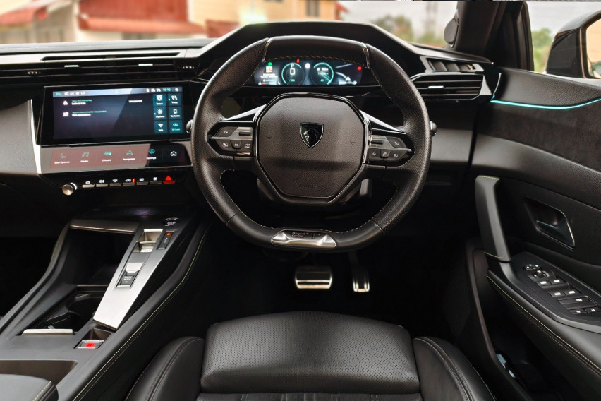 Peugeot 408 steering wheels