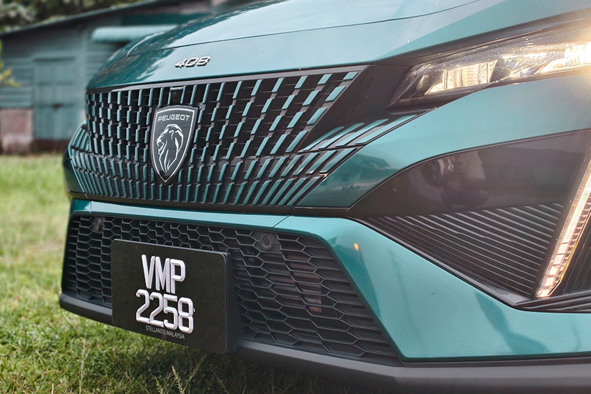 Peugeot 408 grille