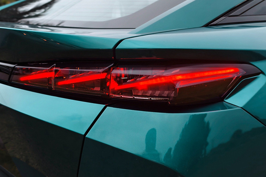 Peugeot 408 taillights