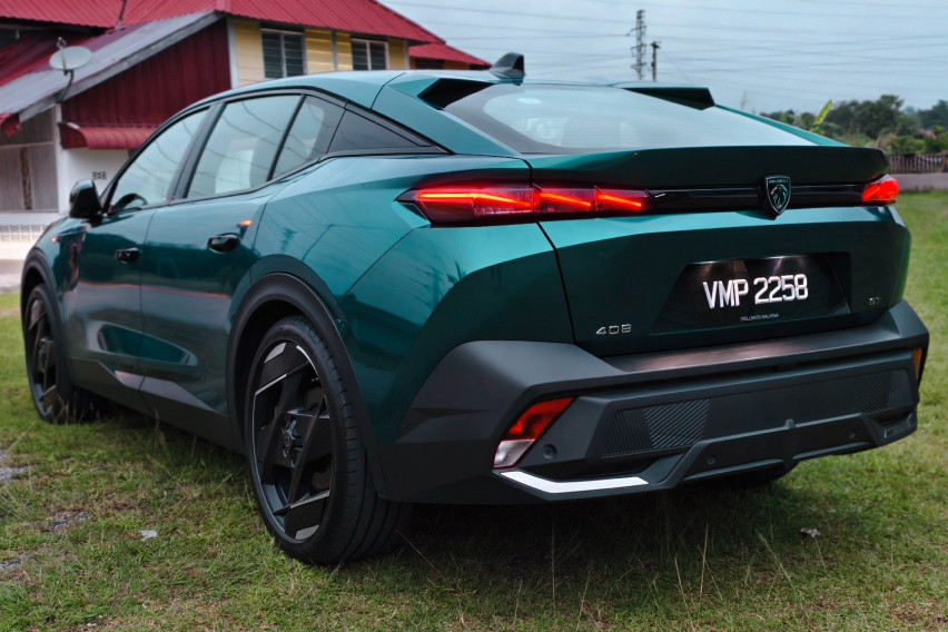 Peugeot 408 rear view