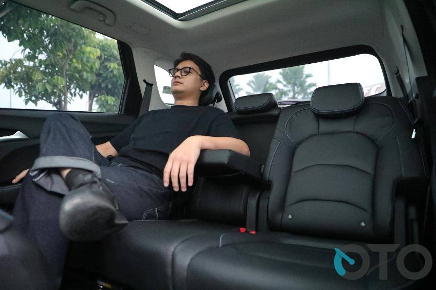 kabin Wuling Almaz RS Pro Hybrid