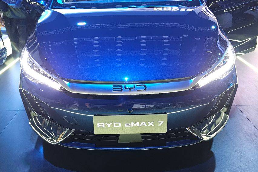 BYD eMAX 7