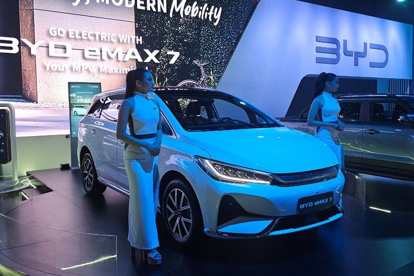 BYD eMAX 7