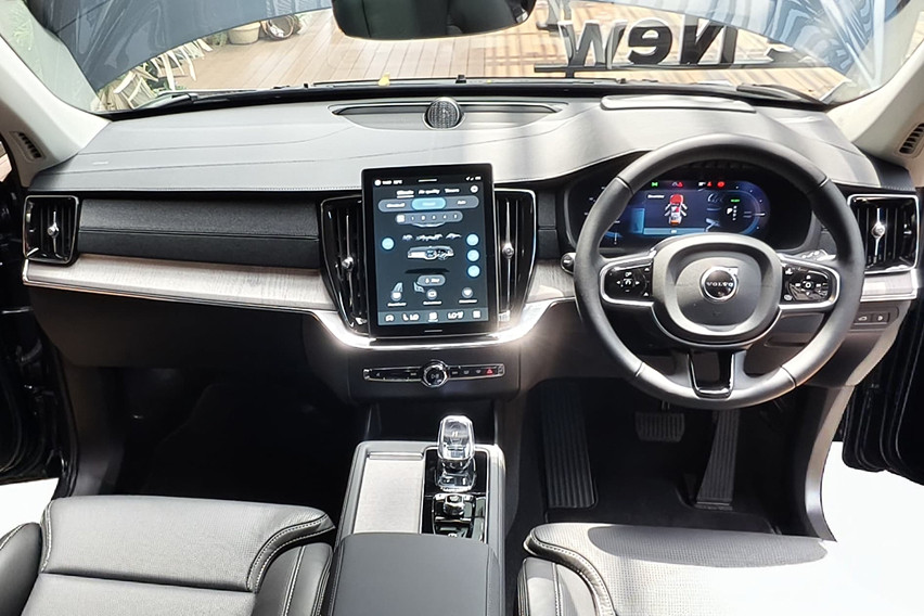 2025 Volvo XC90 facelift interior
