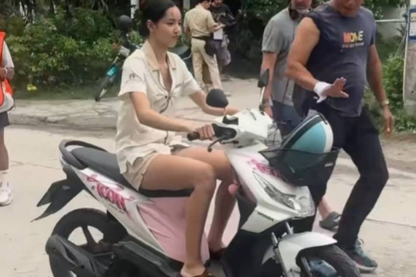 Lisa Blackpink Tunggangi Honda Beat Karbu, Cek Harga Bekasnya Lisa Blackpink Tunggangi Honda Beat Karbu, Cek Harga Bekasnya