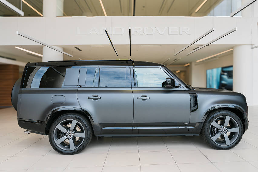 2025 Land Rover Defender V8 side