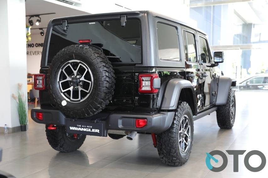 Jeep Wrangler Rubicon 4-Doors tampak belakang