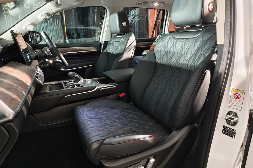 GWM Tank 500 front seats
