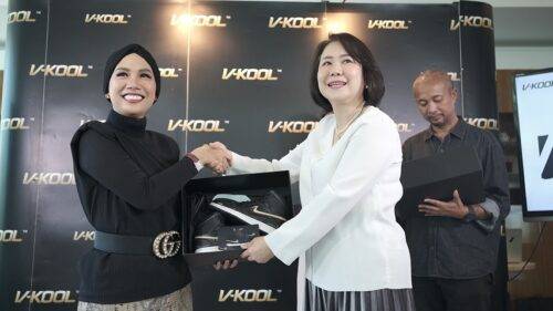 V-Kool Indonesia Rayakan 30 Tahun dengan Inovasi Kreatif Kolaborasi Sepatu Custom V-Kool Indonesia Rayakan 30 Tahun dengan Inovasi Kreatif Kolaborasi Sepatu Custom