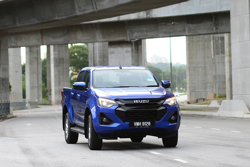 Isuzu D-Max Auto plus front view