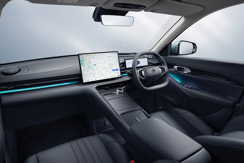 Proton e.MAS 7 interior