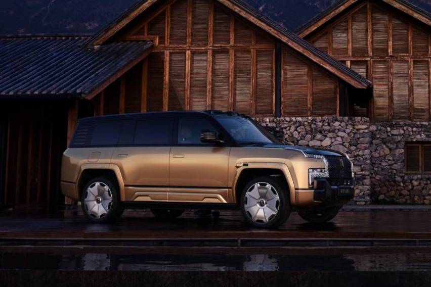 Yangwang U8L Siap Debut di Shanghai Auto Show 2025 Yangwang U8L Siap Debut di Shanghai Auto Show 2025