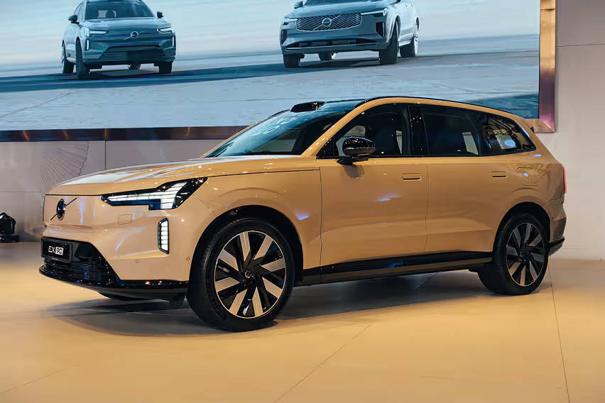 Volvo EX90 side