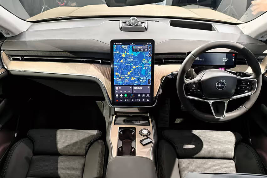 Volvo EX90 interior
