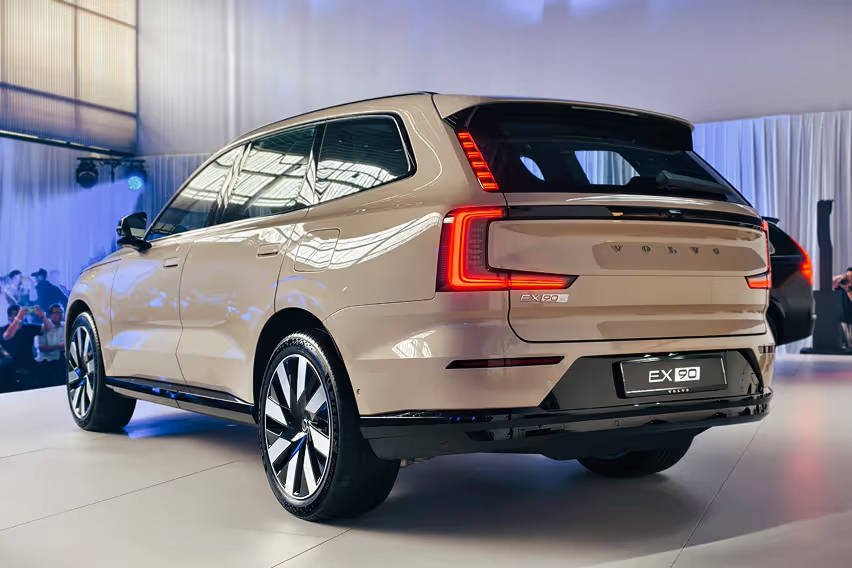 Volvo EX90 rear