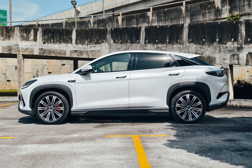 BYD sealion 7 performance side profile