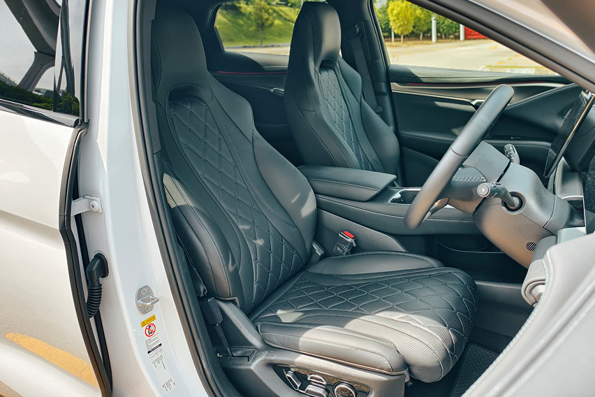 BYD Sealion 7 frtont seats