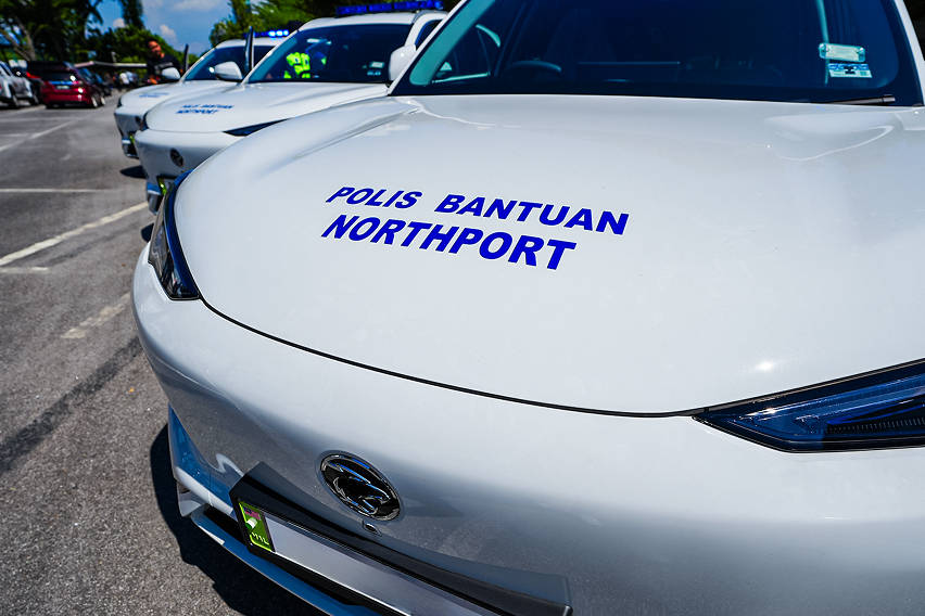 Proton emas7 used as polis bantuan
