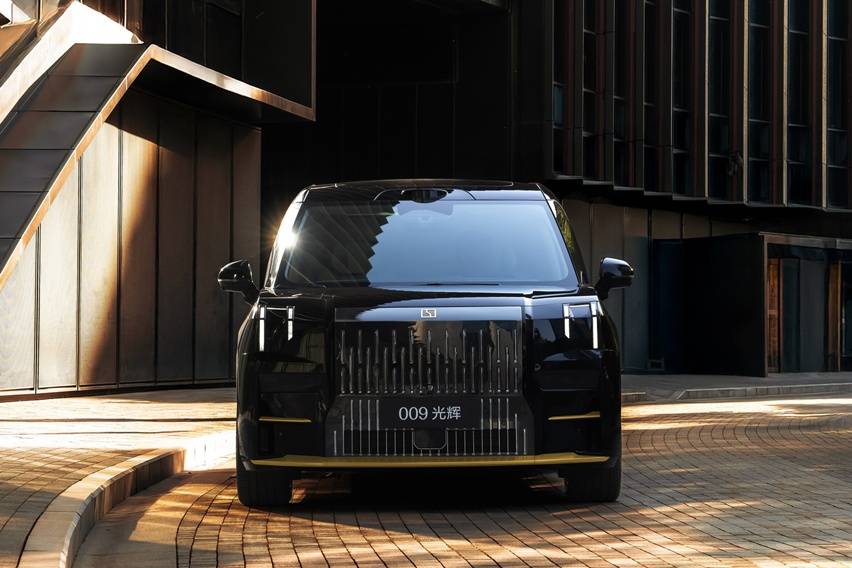 Zeekr 009 Grand Collector Edition: MPV Sultan Berlapis Emas, Siap Guncang Segmen Premium Zeekr 009 Grand Collector Edition: MPV Sultan Berlapis Emas, Siap Guncang Segmen Premium