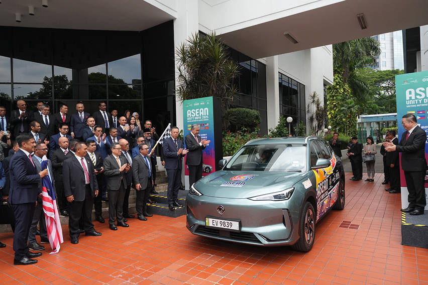 Proton e.MAS 7
