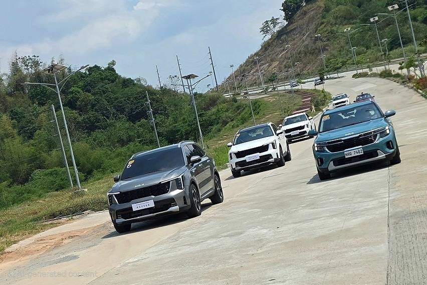 Kia Sorento Turbo Hybrid with Seltos