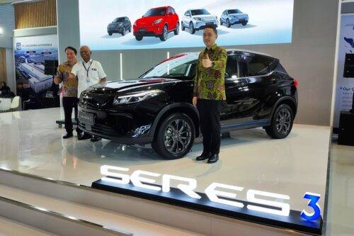 Seres 3 Diperkenalkan di PEVS 2025, Ditawarkan Mulai Rp370 Juta Seres 3 Diperkenalkan di PEVS 2025, Ditawarkan Mulai Rp370 Juta