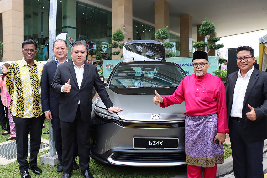 UMW Toyota supplies Hybrid and EV fleet to Ministry of Transport for policy evaluation UMW Toyota supplies Hybrid and EV fleet to Ministry of Transport for policy evaluation