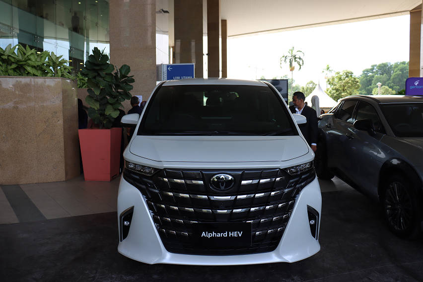 Toyota Alphard HEV Malaysia